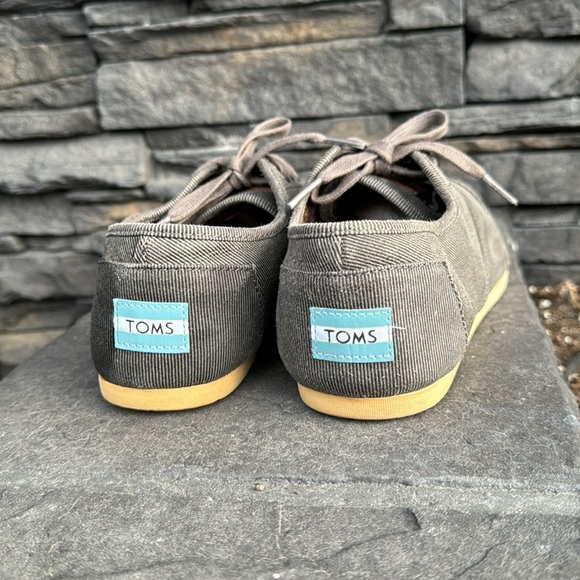 Men’s Toms Sneakers - Picture 5 of 5